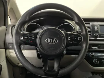 2018 Kia Sedona - image 20
