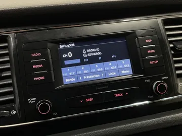 2018 Kia Sedona - image 24