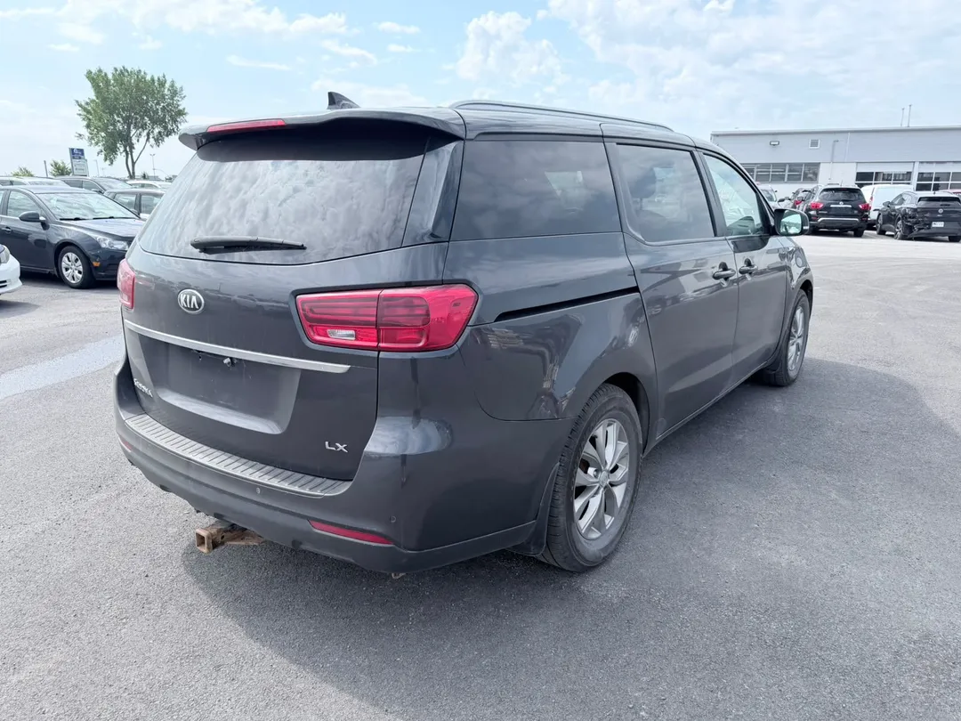 2019 Kia Sedona — photo 3
