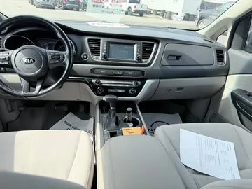 2019 Kia Sedona - image 7