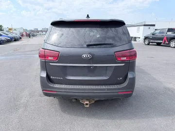 2019 Kia Sedona - image 4