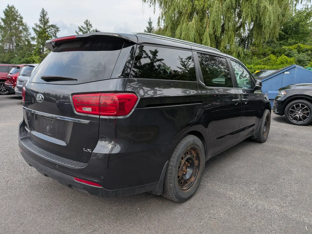 2019 Kia Sedona — photo 2
