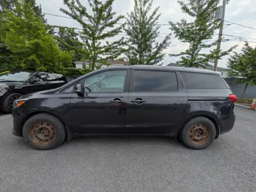 2019 Kia Sedona - image 3