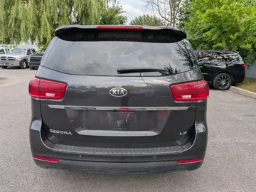 2019 Kia Sedona - image 4