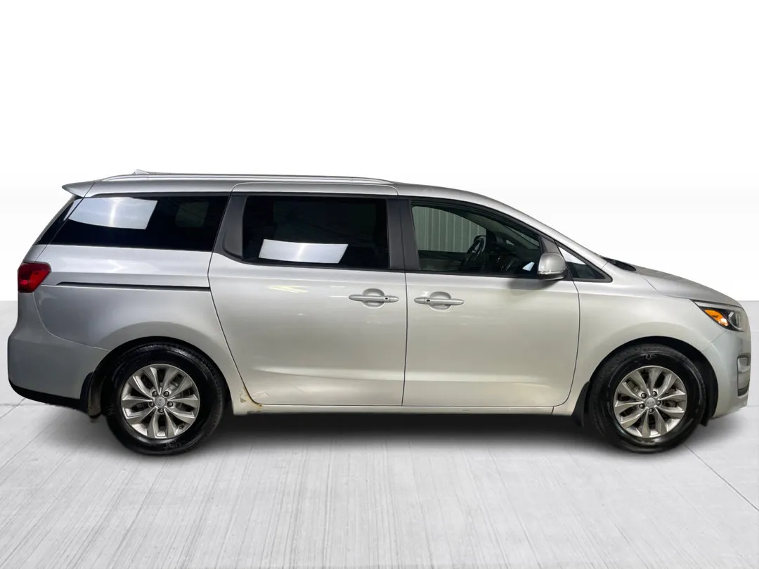 2019 Kia Sedona — photo 2