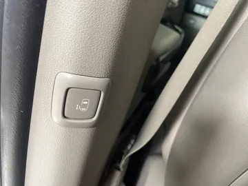 2019 Kia Sedona - image 30