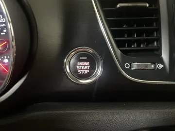 2019 Kia Sedona - image 23