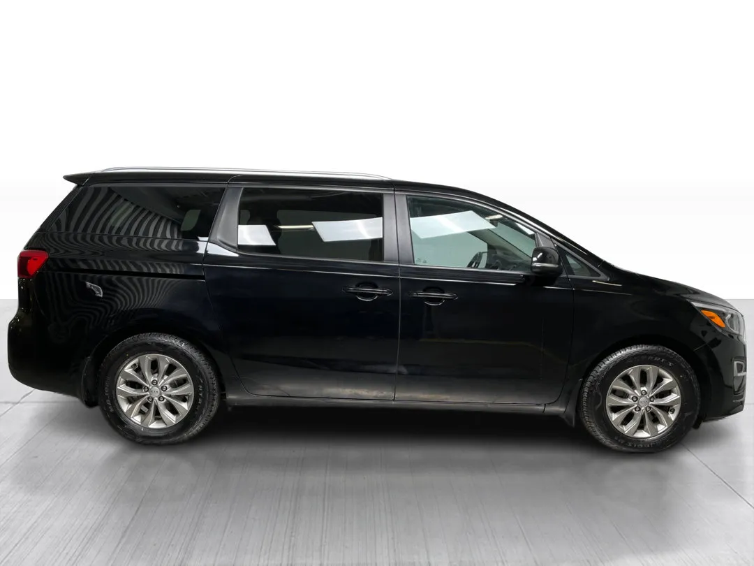 2020 Kia Sedona — photo 2