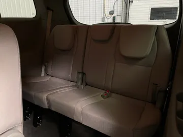 2020 Kia Sedona - image 20