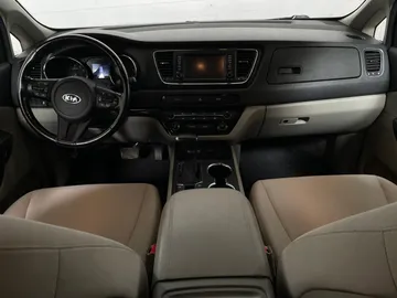 2020 Kia Sedona - image 4