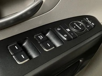 2020 Kia Sedona - image 21