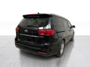 2020 Kia Sedona - image 14