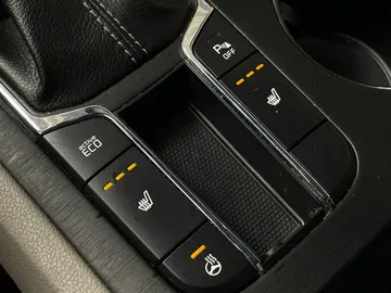2020 Kia Sedona - image 26