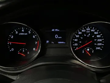 2020 Kia Sedona - image 18