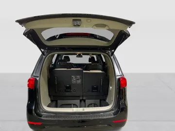 2018 Kia Sedona - image 13