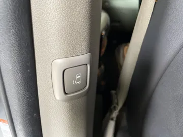 2018 Kia Sedona - image 34