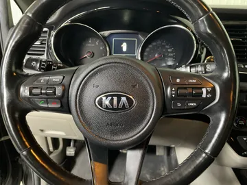 2018 Kia Sedona - image 17