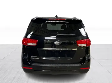 2018 Kia Sedona - image 12
