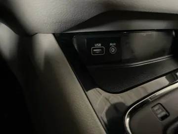 2018 Kia Sedona - image 31