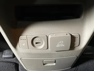 2018 Kia Sedona - image 29