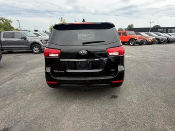 2018 Kia Sedona - image 6