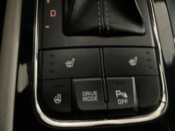2018 Kia Sedona - image 28