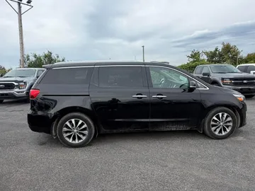 2018 Kia Sedona - image 4