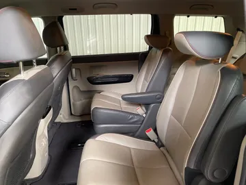 2018 Kia Sedona - image 15