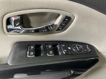 2018 Kia Sedona - image 26