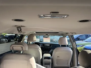 2019 Kia Sedona - image 8