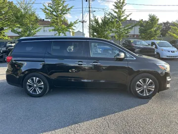 2019 Kia Sedona - image 4