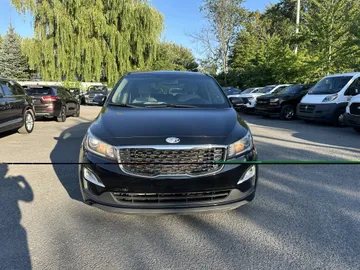 2019 Kia Sedona - image 2