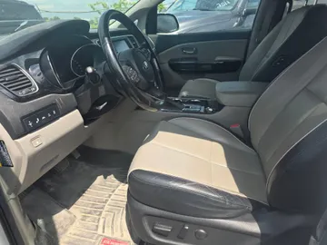 2020 Kia Sedona - image 8