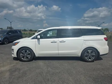 2020 Kia Sedona - image 4