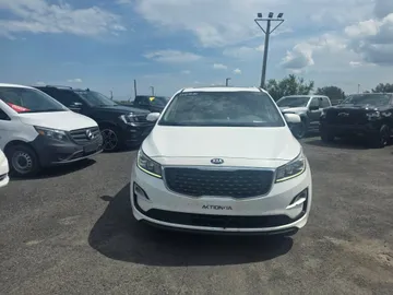 2020 Kia Sedona - image 2