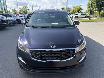 2020 Kia Sedona - image 2