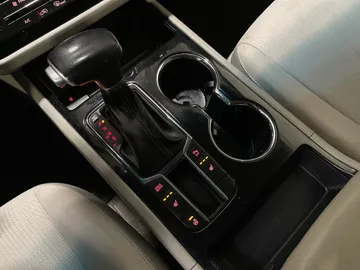 2020 Kia Sedona - image 28