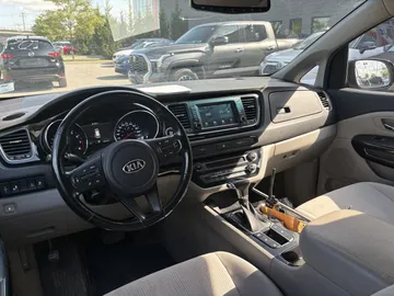 2020 Kia Sedona - image 7