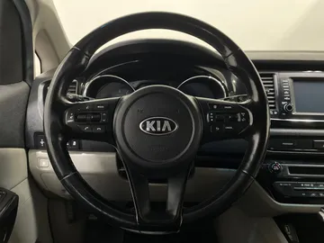 2020 Kia Sedona - image 26