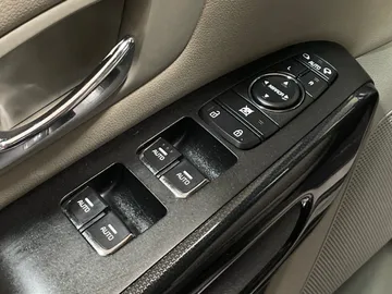 2020 Kia Sedona - image 25
