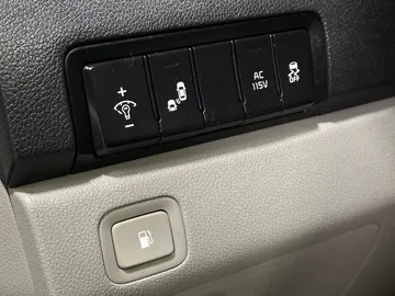 2020 Kia Sedona - image 30