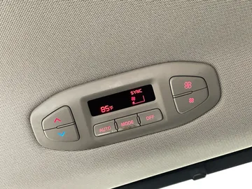 2020 Kia Sedona - image 31