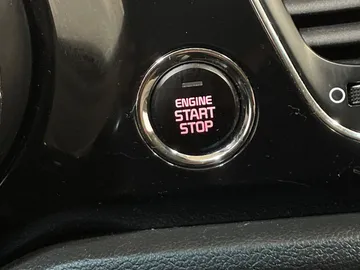 2020 Kia Sedona - image 24