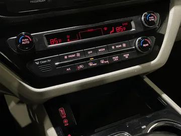 2020 Kia Sedona - image 23