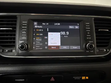 2020 Kia Sedona - image 31