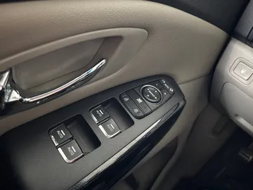 2020 Kia Sedona - image 26