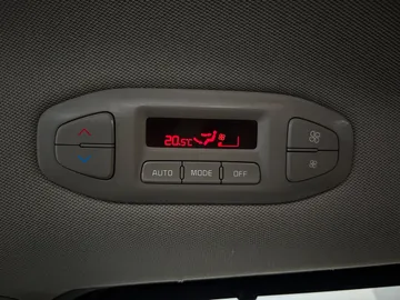 2020 Kia Sedona - image 28