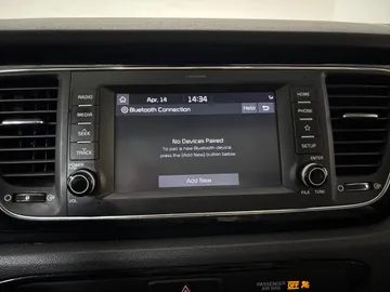 2020 Kia Sedona - image 29