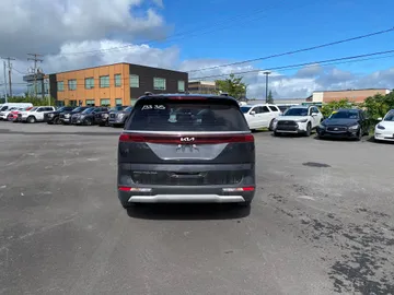 2022 Kia Carnival - image 6