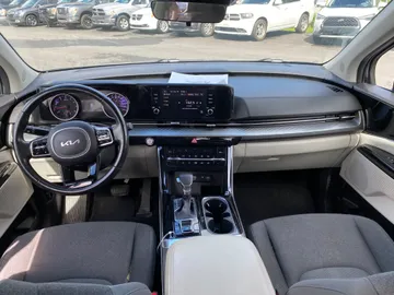2022 Kia Carnival - image 10